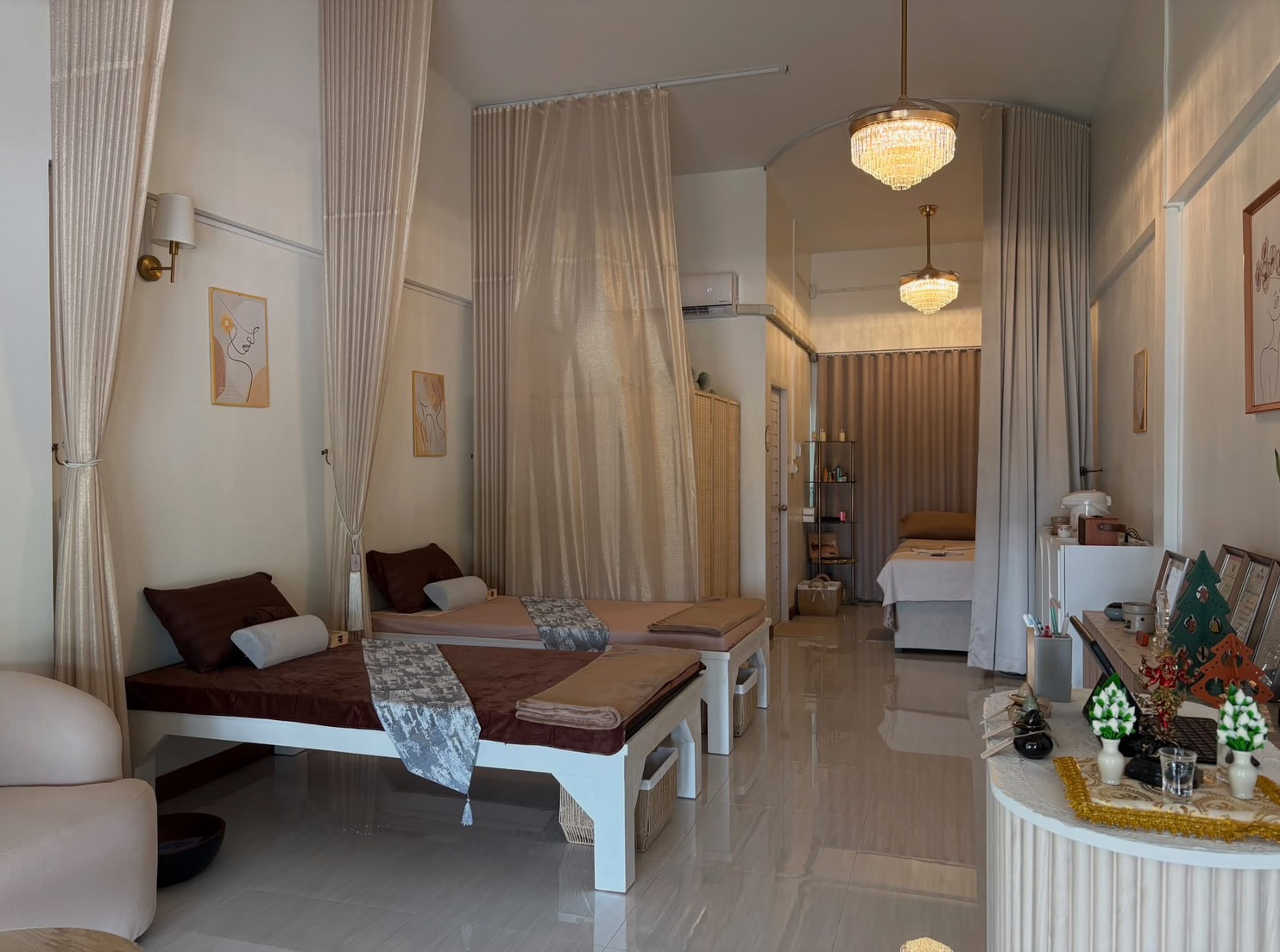 ห้องทรีตเมนต์ที่งามพักตร์ Wellness Massage